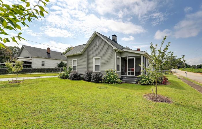Cozy Home in Historic Area ~ 2 Mi to Main St!