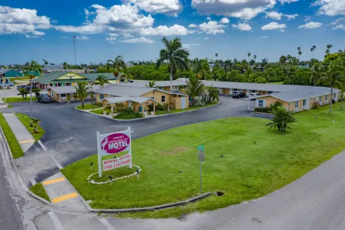 Everglades City Motel - Everglades Adventures Inn