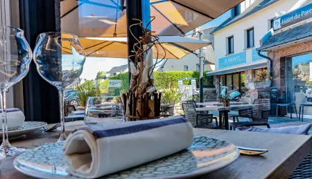 Logis Hôtel du Parc Отели рядом с достопримечательностью «Кот де грани Роз»