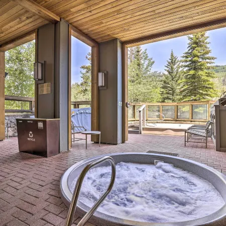 Keystone Ski Condo w/ Mtn View - Walk to Gondola!