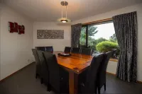 Large Holiday Home in Rolleston Hotels in Rolleston