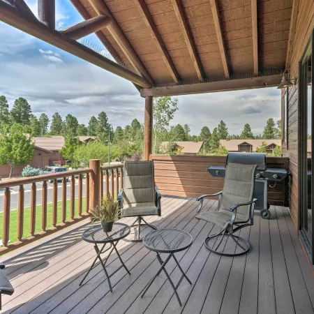 Torreon Townhome w/ Balcony: Hike, Fish & Unwind!