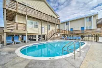 Gulf Shores Condo w/ Pool & Grill: Walk to Beach! - Ocean View