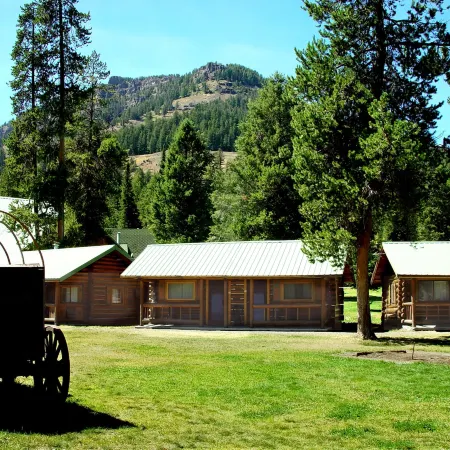 Pahaska Tepee Resort