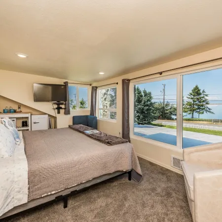 Juan de Fuca Waterfront Hotel & Cottages