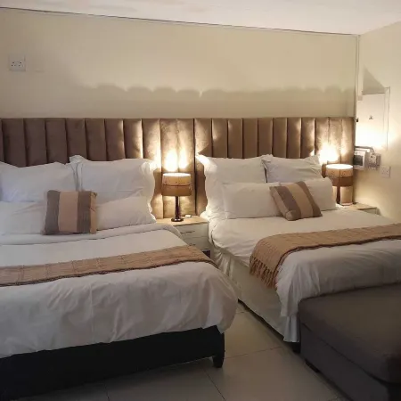 Purple Olive Guest House Отели рядом с достопримечательностью «Торговый центр Wonderboom Junction»