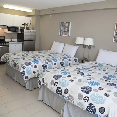 Harbour Beach Resort Studios! Отели рядом с достопримечательностью «Парк Сан Сплэш»