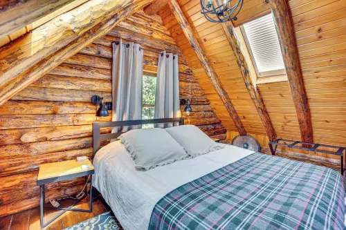 Peaceful 'Creekside North' Studio w/ Fire Pit - 3-Star