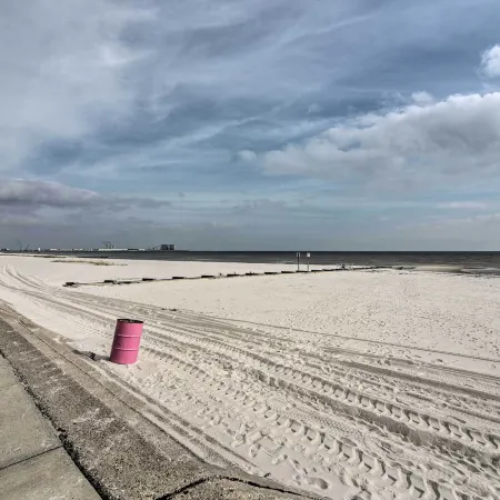 Gulfport Condo w/ Private Balcony - Walk to Beach!