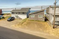 Rockaway Beach Vacation Rental Near Beach Access! - parking