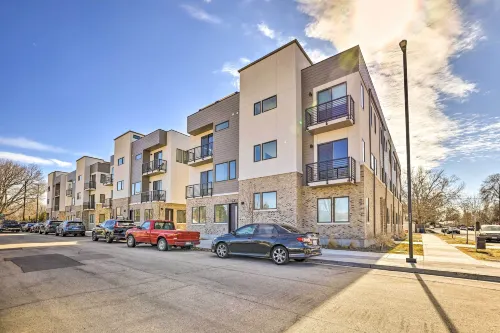 Boise Townhome w/ Rooftop Deck, 2 Mi to Downtown! - Apartments