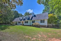 2 Mi to Clemson: Central Villa w/ Deck, Near Lakes