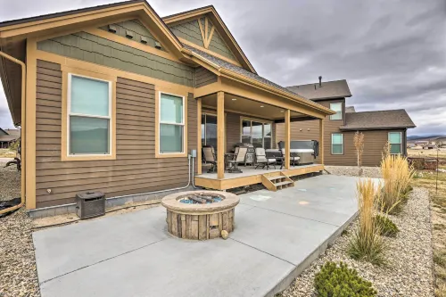 3 Mi to Granby Ranch: Home w/ Hot Tub & Mtn Views! - WiFi