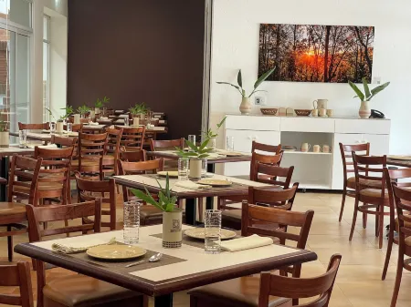 ANUIES VALLE DE BRAVO HOTEL Y CONVENCIONES