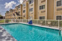 Microtel Inn & Suites by Wyndham Leesburg/Mt Dora - piscine
