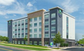 Holiday Inn Express & Suites Mall of America - MSP Airport