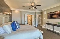 Lavish Lake House, Near Vineyards and Marinas! - balcony
