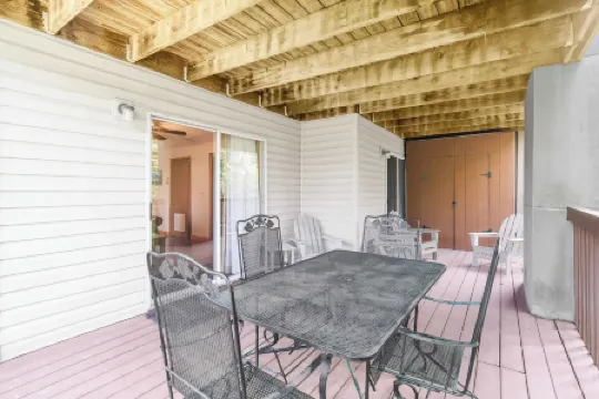 Cozy Timbers Charming Condo for 6 With Resort-style Amenities