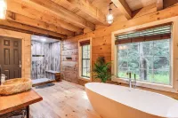 Luxury Creekside Cabin w/ Hot Tub, Near Helen! - 3-Star