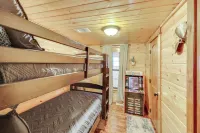 Broken Bow Abode w/ Hot Tub < 7 Mi to Lake!