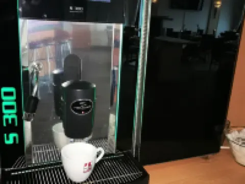 Hotel Near by Hotéis em Laatzen