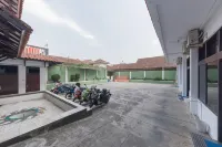 RedDoorz Syariah near Taman Kota Kuningan Hotel dekat Puncak Gulang-Gulang