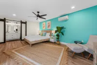 Heated Saltwater Pool and Gourmet Kitchen - Stylish Spacious Retreat