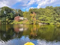 2Br, 1 BA, and Kitchenette in Lakeside Home in Greenwich. Hotels in Greenwich