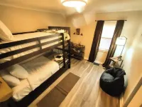 Spacious 3 bedroom apartment close to the City of Hotels in West Seneca