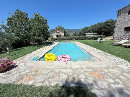 Spoleto Biofarm-Sleeps 8 Guests-Salt Water Pool-Beautiful-Exclusively Yours-Wifi