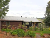 Pump Hill Farm Cottages Hotels in Pemberton