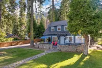 West Shore Lake House by AvantStay Ski Cabin w Backyard Sledding Hill Hotels near Tahoe Pines HOA Pier and Beach