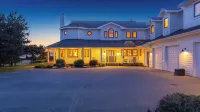 Seacliff Haven Waterfront Luxury, Stunning Views, Hot Tub & Game Room Các khách sạn gần Ebey's Landing