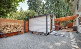 Farmhouse w/ Private Hot Tub < 1 Mile to Birch Bay