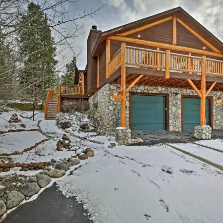 2 Mi to Skiing: Mtn-View Home w/ Deck in Granby!