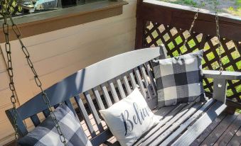 Private Cabin, 5-Min Drive to Hot Springs and Golf!