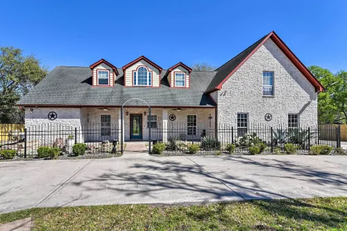 Waterfront Family Home w/ Patio in Hitchcock