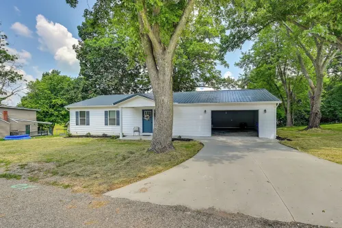 Serene Dry Ridge Vacation Rental w/ Nearby Fishing - 3-Star