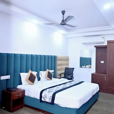Hotel Golden By Admire Stay Hotels near Sarita Vihar Metro Depot