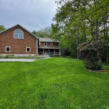 Charming Garden Cottage Near Bar Harbor village and Acadia National Park