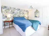 Cherry Garden Cottage Hotels in Cranbrook