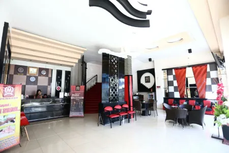 Mangga Dua Hotel Makassar Отели рядом с достопримечательностью «Simpatik Aquarium»