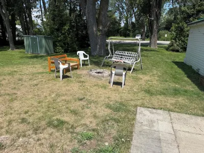 Newly renovated cottage with new central air just steps from the beach Отели рядом с достопримечательностью «Bonnieheath Estate Lavender & Winery»