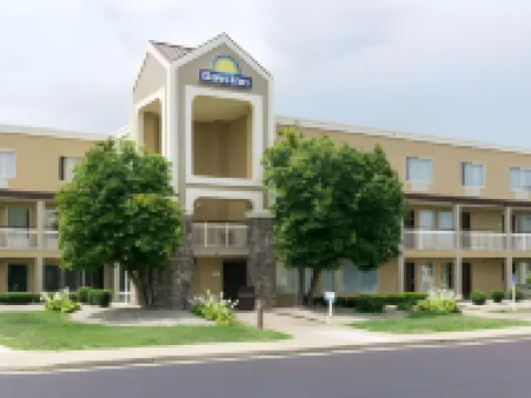 Super 8 by Wyndham Red Deer City Centre Hotel di 