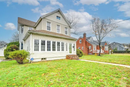 Charming Long Island Home w/ Fenced Yard!