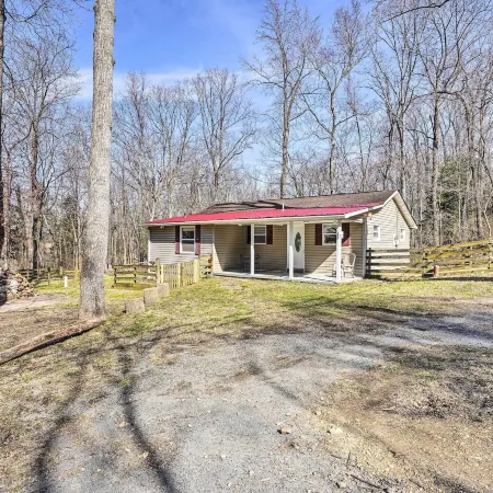 Charming Home with Yard Near Shenandoah River!