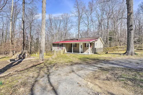 Charming Home with Yard Near Shenandoah River! - Pet friendly