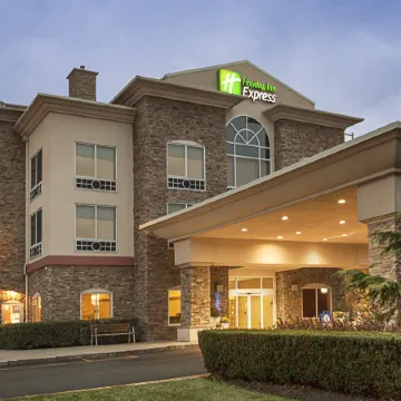 Holiday Inn Express & Suites LONG ISLAND-EAST END by IHG