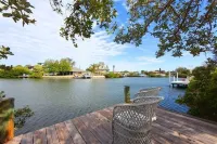 Perfect Anna Maria-20% off Aug/Sep 3 blocks to sugar sand beach. Heated pool.