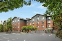 Fairfield Inn & Suites Portland South/Lake Oswego Hotels near Oswego Lake